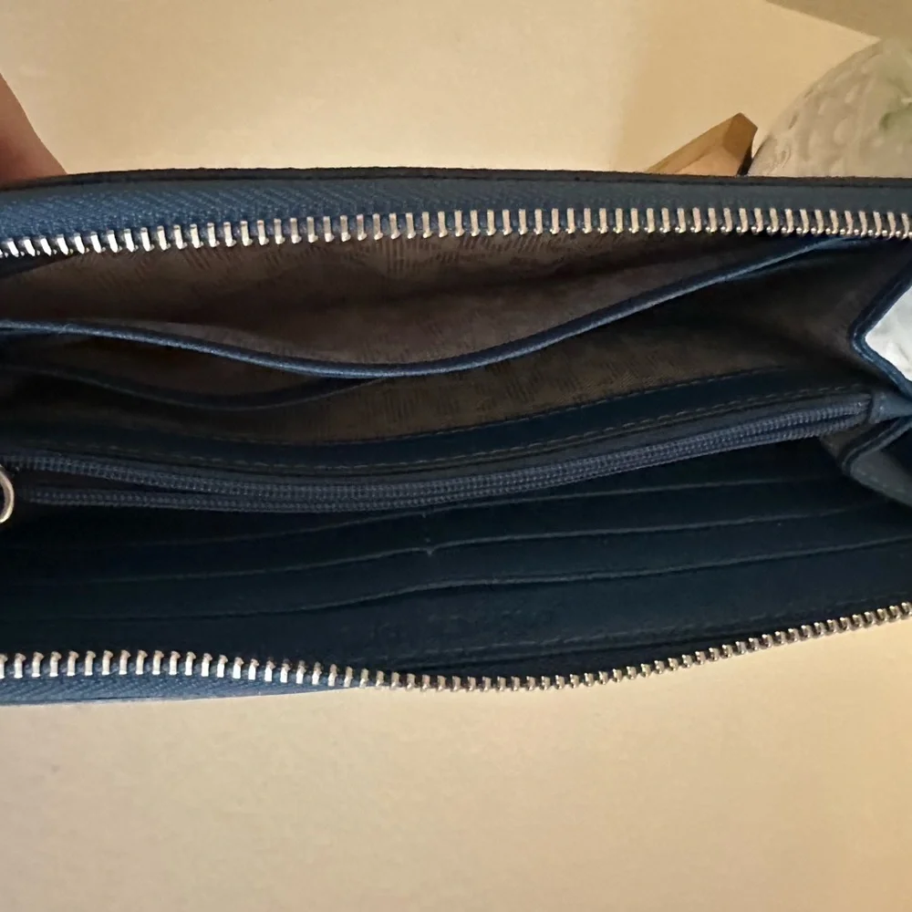 Michael Kors Blue Wallet EUC Saffiano - Picture 3 of 5